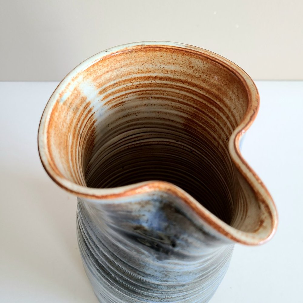 Llangollen Wales blue ceramic pitcher/vase. - Picture 5 of 7